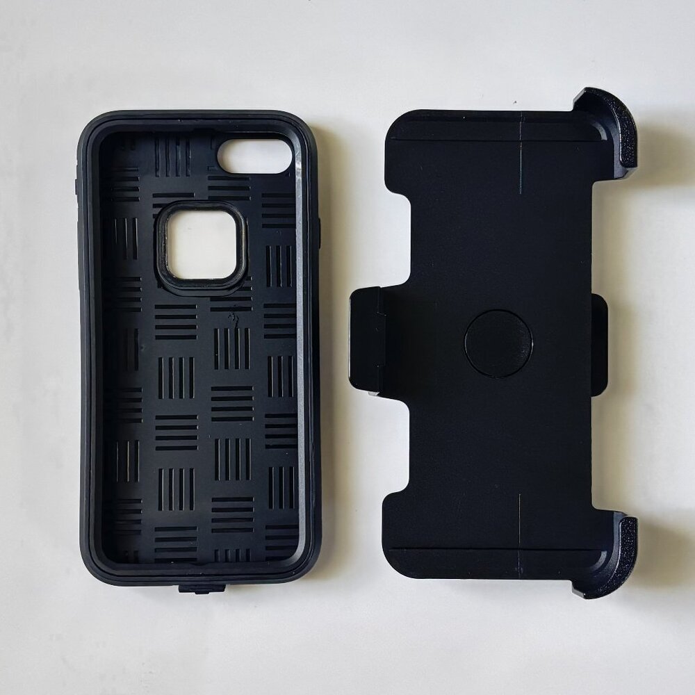 iPhone Case with Belt Clip – Fits SE 2022, SE 2020, iPhone 8 & 7 – Like New